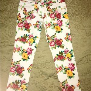 🌷🌸Floral jeans🌺